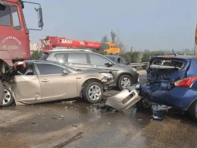 车祸肇事逃逸要判多少年